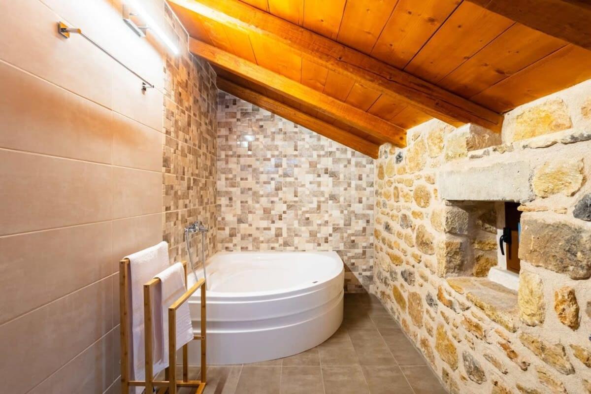 Mantineia Stone Villa-An Ethereal Getaway Megali Mantineia Extérieur photo