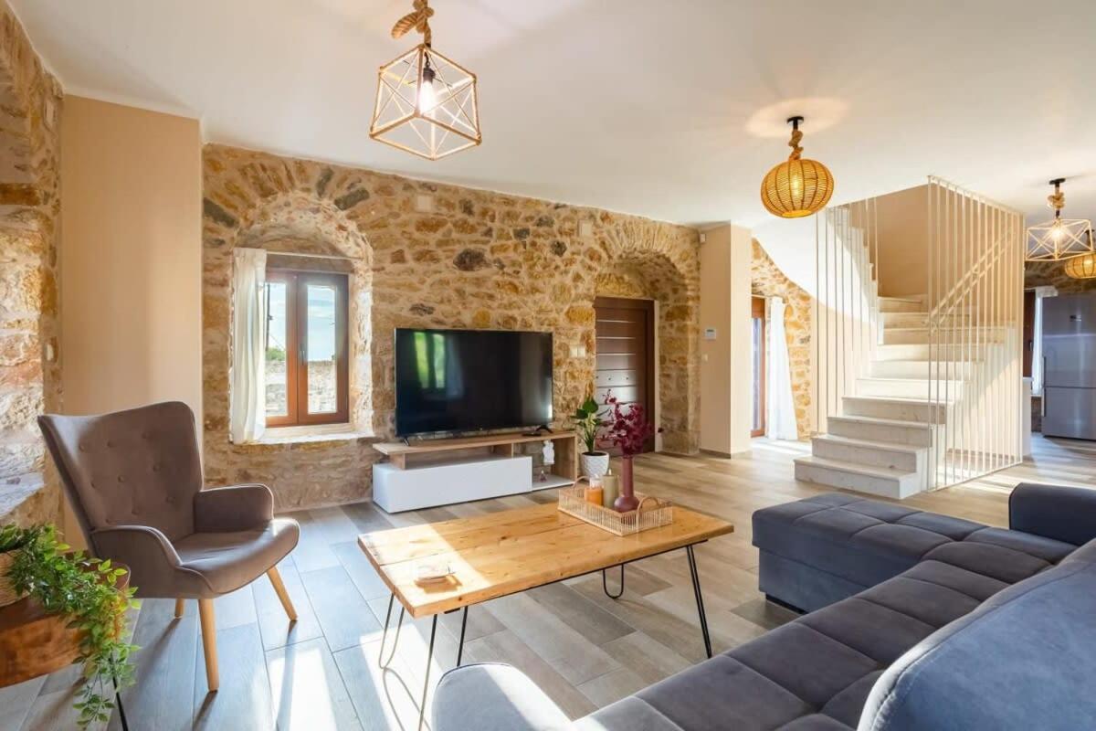 Mantineia Stone Villa-An Ethereal Getaway Megali Mantineia Extérieur photo